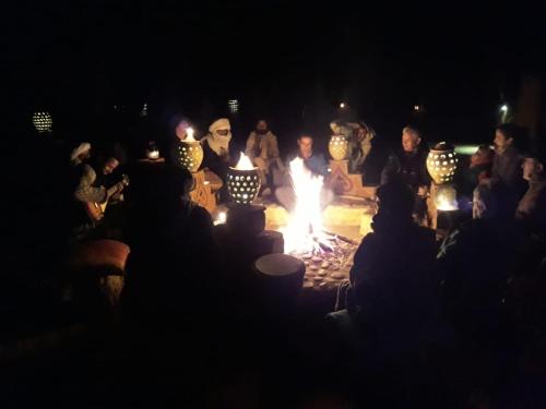 Επισκέπτες που μένουν στο Desert Camp Laila