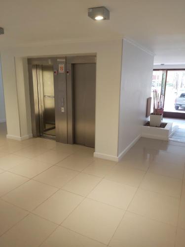 an empty room with a door and a tile floor at Complejo GreenPark in Punta del Este