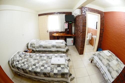 سرير أو أسرّة في غرفة في Hotel Pousada Mata Nativa