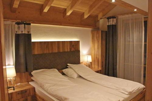 Postel nebo postele na pokoji v ubytování AmadéLodge