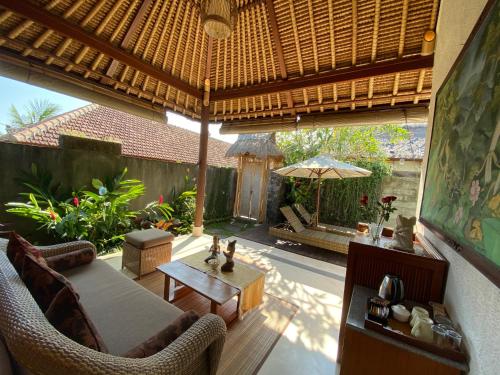 a living room with a couch and a table at Rumah Dadong in Ubud