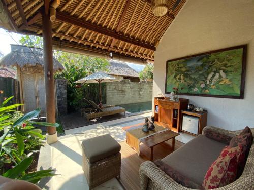 a living room with a couch and a table at Rumah Dadong in Ubud