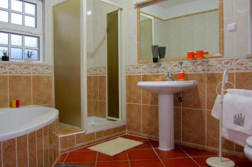 5 Bedroom Private Villa Tenazinha III, pool, garden, BBQ