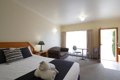 Katil atau katil-katil dalam bilik di Best Westlander Motor Inn