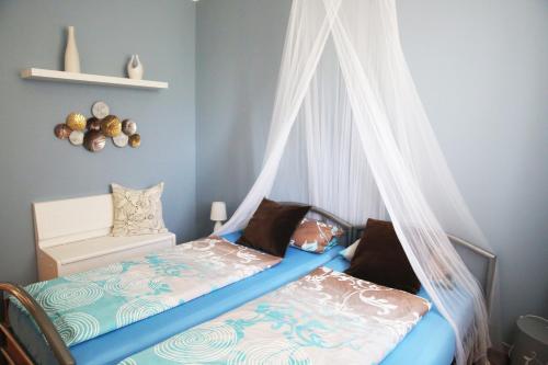 a bedroom with a bed with a mosquito net at Appartamento Magdalena in Cannero Riviera