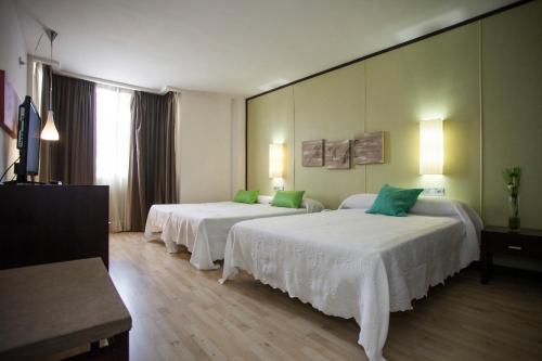 Postel nebo postele na pokoji v ubytování Hotel Puerta de Ocaña
