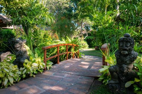 Zahrada ubytování Poppies Bali