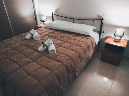 Jasmine Apartment - Nafplio Town tesisinde bir odada yatak veya yataklar
