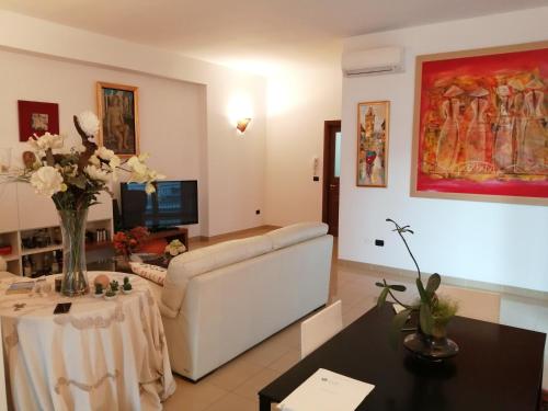 a living room with a couch and a table at Casa Lauretta - terrazza con idromassaggio - garage wifi e bici gratuite in Lecce