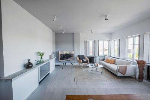 a living room with a couch and a tv at Sands Hotell in Sandhamn