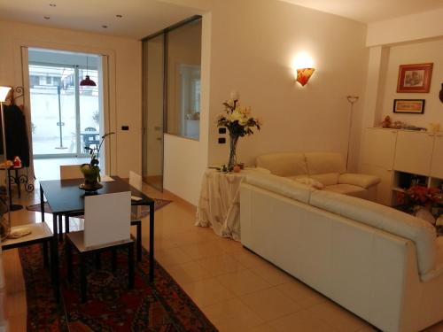 a living room with a couch and a table at Casa Lauretta - terrazza con idromassaggio - garage wifi e bici gratuite in Lecce