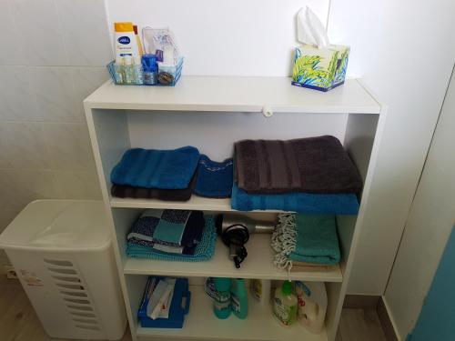 a small white shelf with towels and towels at Villa Dora in Frontignan
