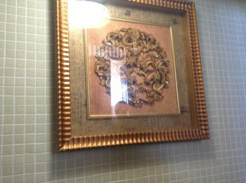 a picture of a vase on a wall in a bathroom at Hotel Cristina in Bocas Town