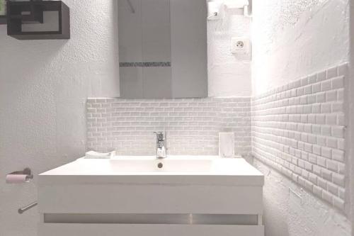 Ένα μπάνιο στο T3 Meublé et tout équipé Valence proximité de la gare