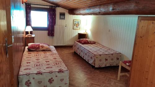 Ένα ή περισσότερα κρεβάτια σε δωμάτιο στο Chalet Monte-Pente