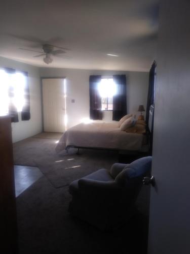 een slaapkamer met een bed en verlichting aan de muur bij Mountain view efficiency in Tombstone