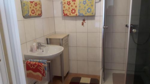 Ένα μπάνιο στο Zwei Ferienwohnungen "Im Weingarten "
