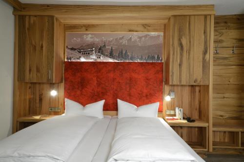 Cama o camas de una habitación en Hotel Edelweiß Garni