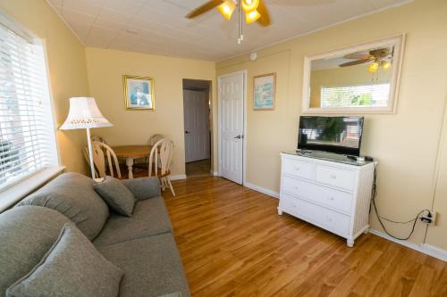 Kuchyň nebo kuchyňský kout v ubytování Aztec Motel Wildwood Crest Beach