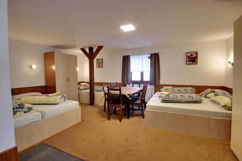 Ένα ή περισσότερα κρεβάτια σε δωμάτιο στο Apartmany Kadleců
