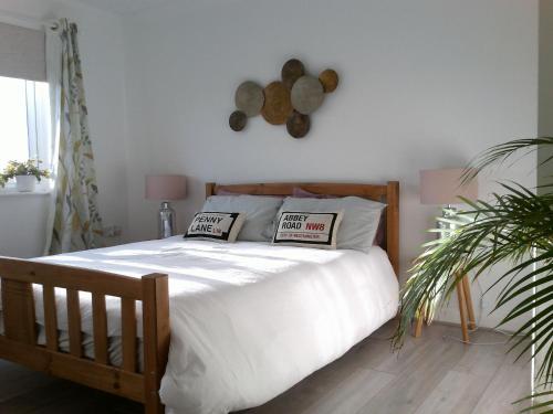 Llit o llits en una habitació de Two bedroom London Luxury Apartment