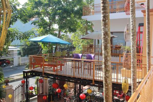 En balkong eller terrasse på Hoi An Golden Horse Villa