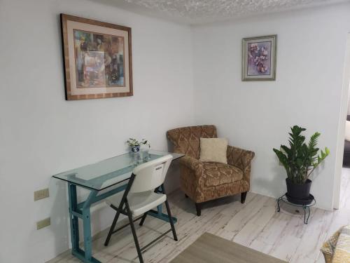 Posezení v ubytování Hill Retreat - Kingston