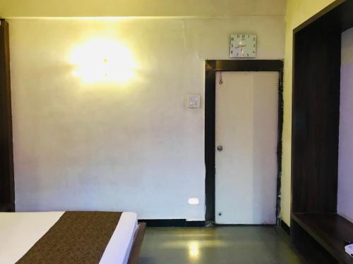 Una cama o camas en una habitación de Liva Rooms