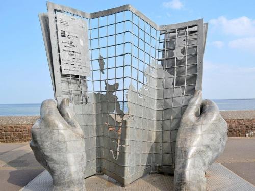 The building where the vacation home is located 