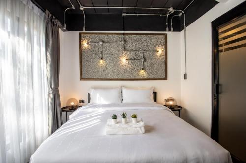 Postel nebo postele na pokoji v ubytování My Loft Hotel SHA