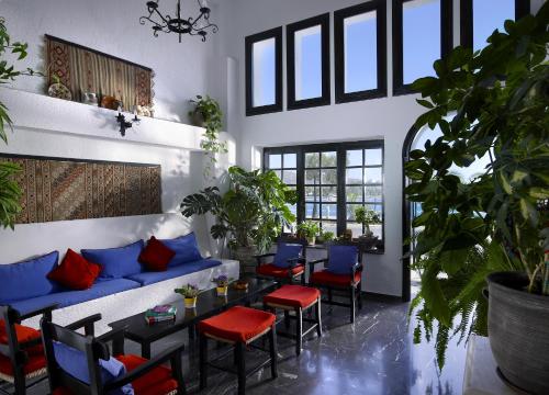Ruang duduk di Victoria Hotel