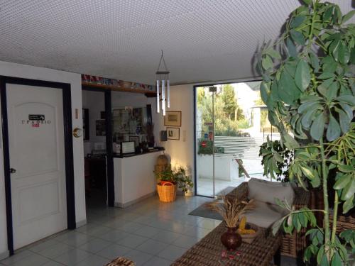 a living room with a potted plant next to a door at Porto Kairis in Oreoí