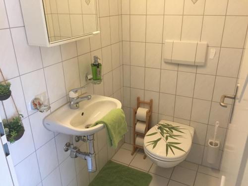 Et badeværelse på Lake View Apartment
