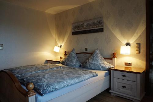 Ein Bett oder Betten in einem Zimmer der Unterkunft Ferienwohnung Grimmelmann