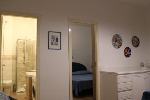 a room with a bedroom with a bed and a mirror at Guisomar in Palermo