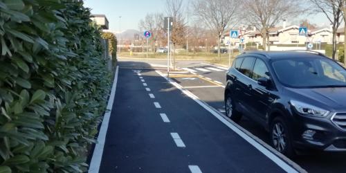 a car parked on the side of a road at A&G Apartments in Zanica