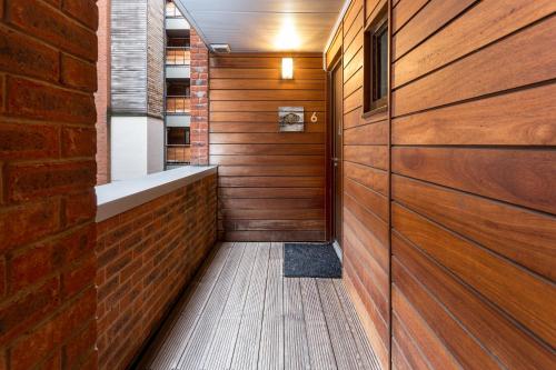 Centrally located apartment in Duke Street- free parking- two bathrooms photo 12