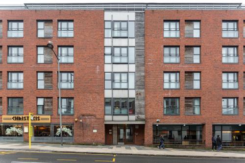 Centrally located apartment in Duke Street- free parking- two bathrooms photo 9