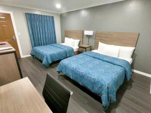 Katil atau katil-katil dalam bilik di Budget Host Inn