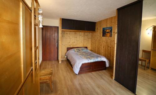 מיטה או מיטות בחדר ב-Chamonix centre, 51m2, vue Mt Blanc, 2 à 6 pers, 2 balcons