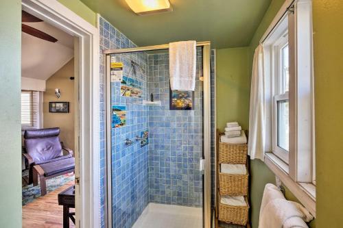 bagno con doccia e piastrelle blu di Tropical Island Escape with Deck, Walk to Avalon Bay ad Avalon