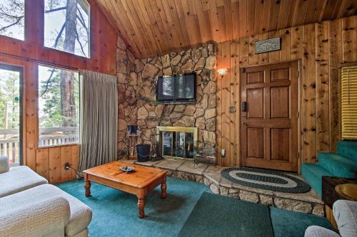 Gambar di galeri bagi Arrowhead Lake Cabin with Deck - 1 Mile to SkyPark! di Lake Arrowhead