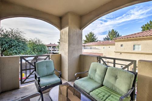 Balkón nebo terasa v ubytování Condo with Pool Access, 5 Mi to Tempe Diablo Stadium