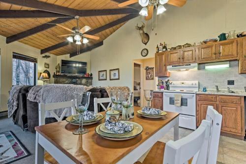 Beech Mountain Ski Escape with Deck and Mountain Views – Photos 2
