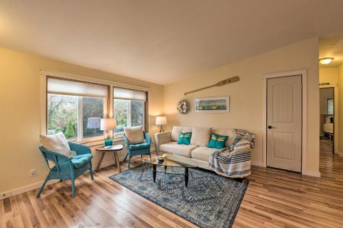 a living room with a couch and two chairs at Cute Cottage with Deck Walk 115 Ft to Brewery and Cafe in Poulsbo