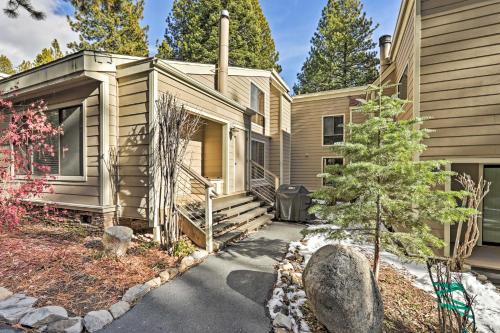 Φωτογραφία από το άλμπουμ του Tahoe Townhome Dreamin about 3 Miles to Lake and Skiing! σε Incline Village