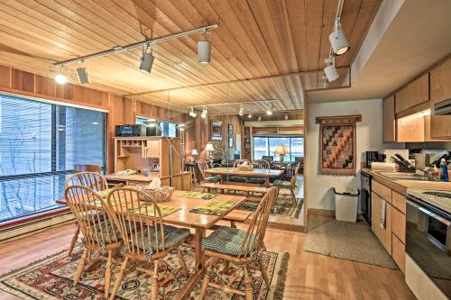 Φωτογραφία από το άλμπουμ του Tahoe Townhome Dreamin about 3 Miles to Lake and Skiing! σε Incline Village