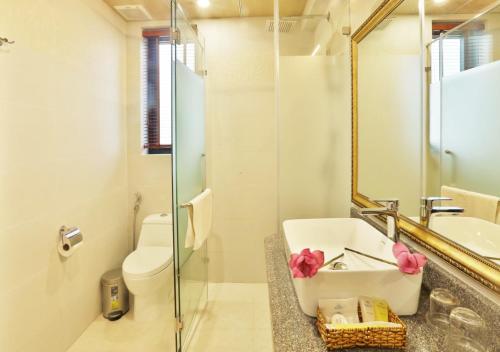 Phòng tắm tại Lotus Vung Tau Resort & Spa