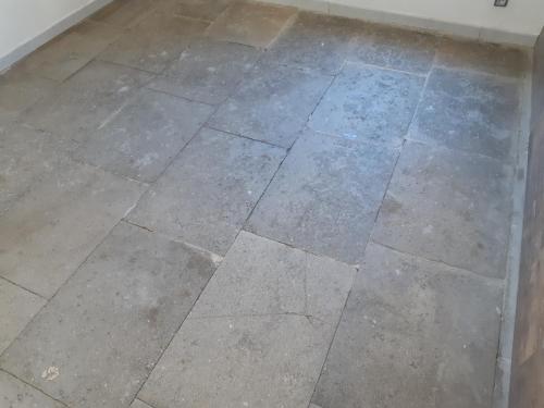 a tiled floor in a room with a flooringerror at Bed and Breakfast P&P Nîmes-Centre in Nîmes