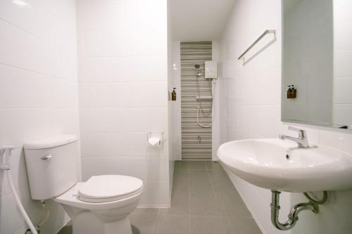 Ένα μπάνιο στο Fine Bed Hotel